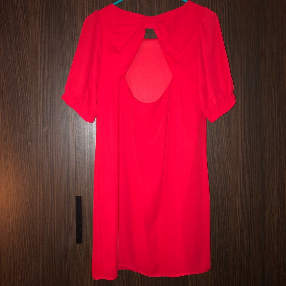 Classic tied with a bow red shift dress!